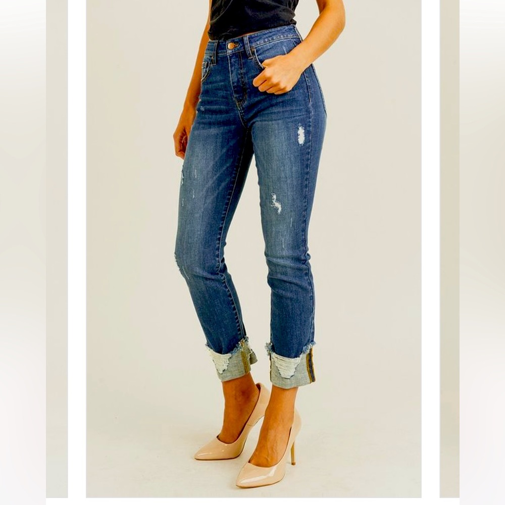 RISEN FRAYED CUFF STRAIGHT LEG JEANS